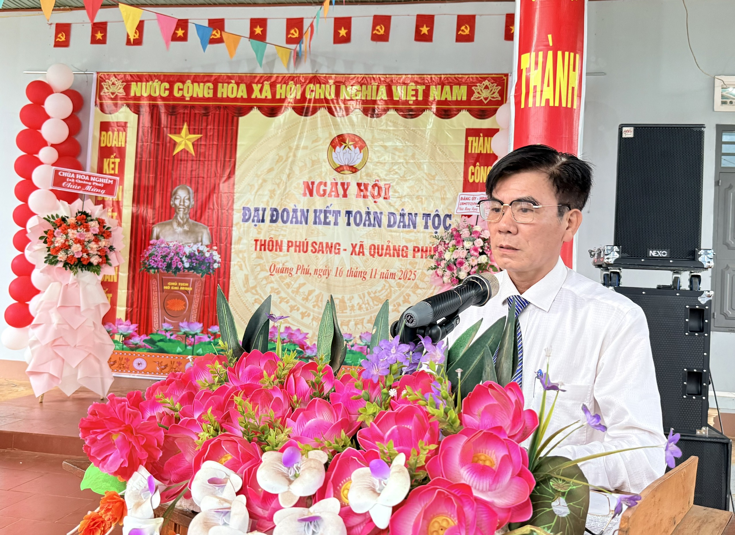 Đồng chí đồng chí Nguyễn Công Văn – Phó Bí thư Đảng ủy, Chủ tịch UBND xã phát biểu tại ngày hội